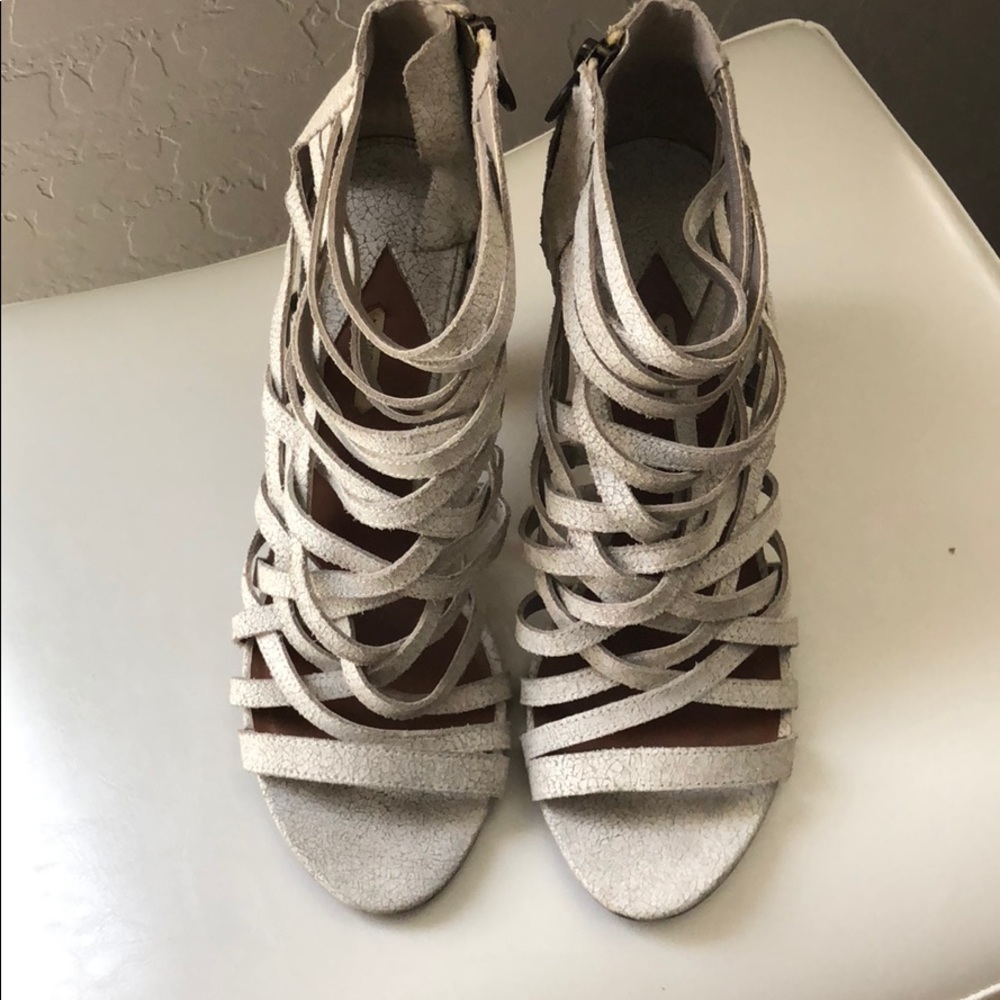 Off white summer sandals!